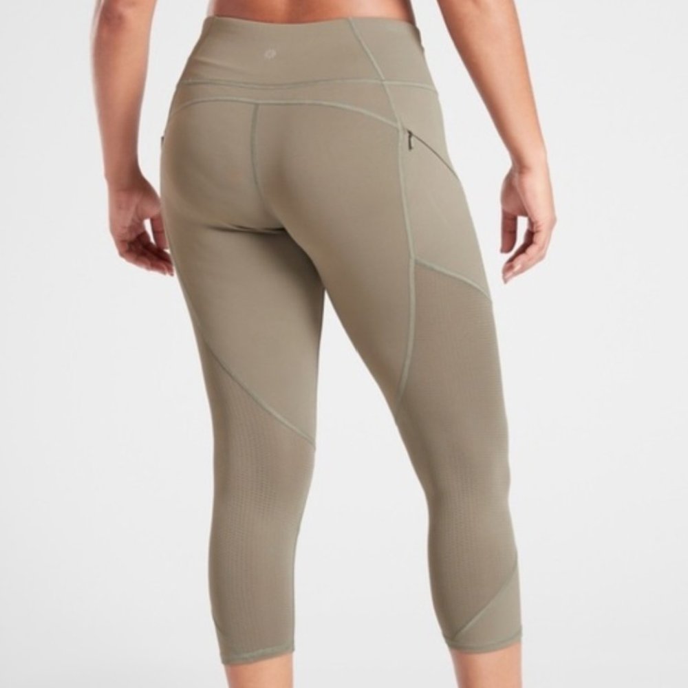 Athleta Mesh Contender Capri Workout Athletic Athleisure Pants M